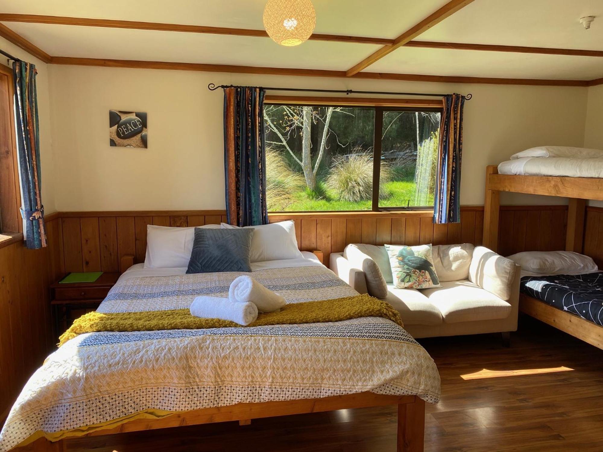 Freestone Cabins Manapouri Exterior photo