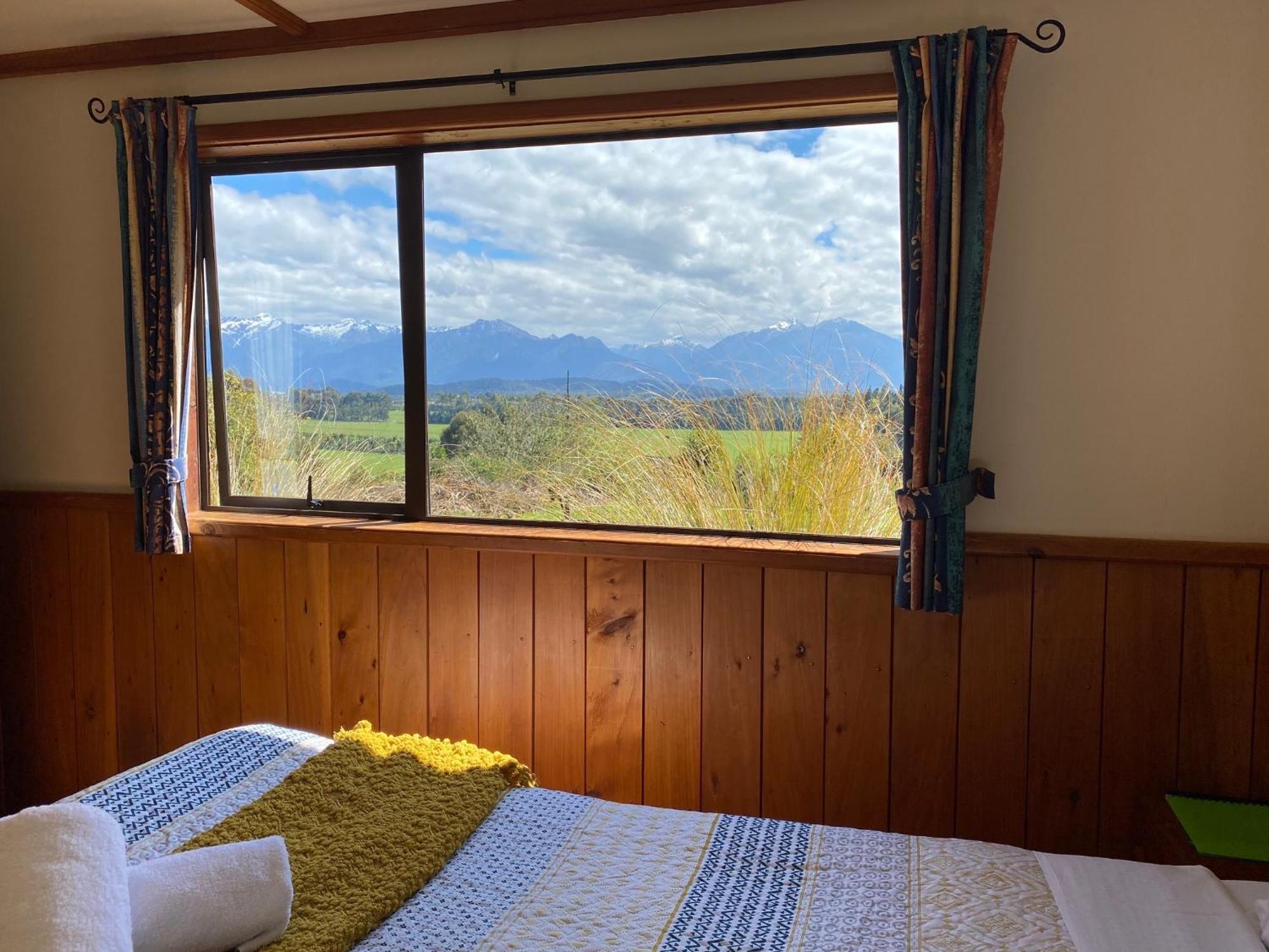 Freestone Cabins Manapouri Exterior photo